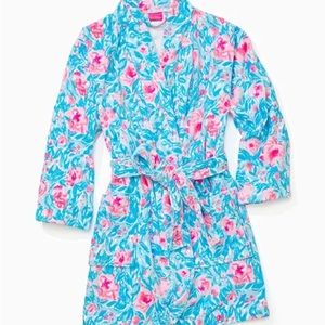 Lilly Pulitzer 🌸 Brand New Set! Robe is One Size Fits Most. Slippers are 7-8.